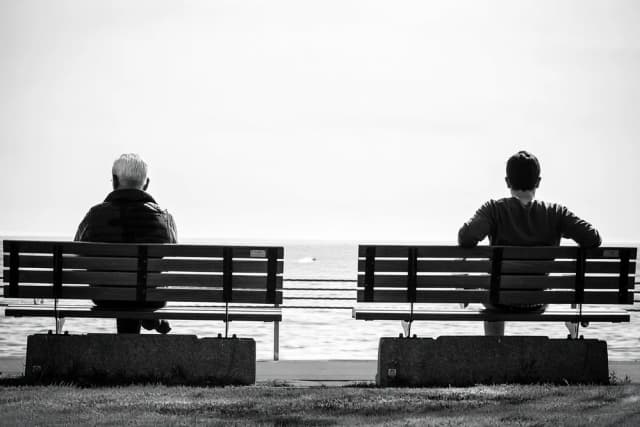 حضور در سایهی فراموشی